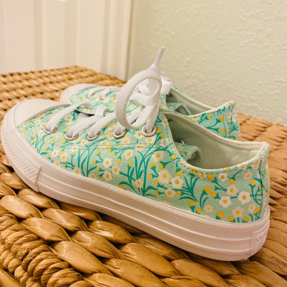 Converse girls floral sneakers - Picture 2 of 7